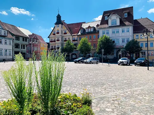Historischer Marktplatz in Südthüringen