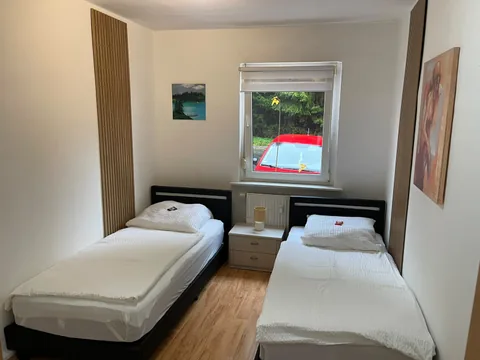 Zweites Schlafzimmer mit zwei Einzelbetten